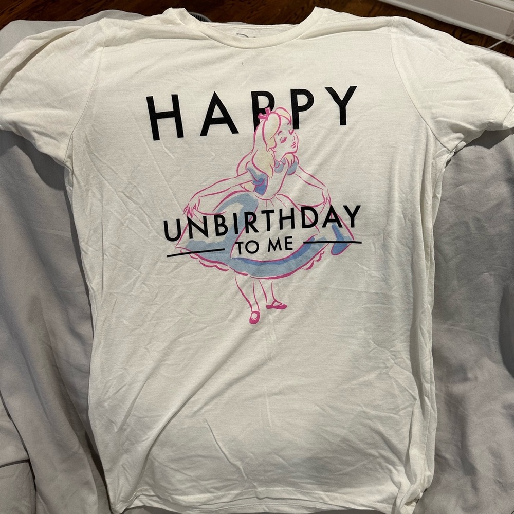 Alice in wonderland women’s tee, size medium